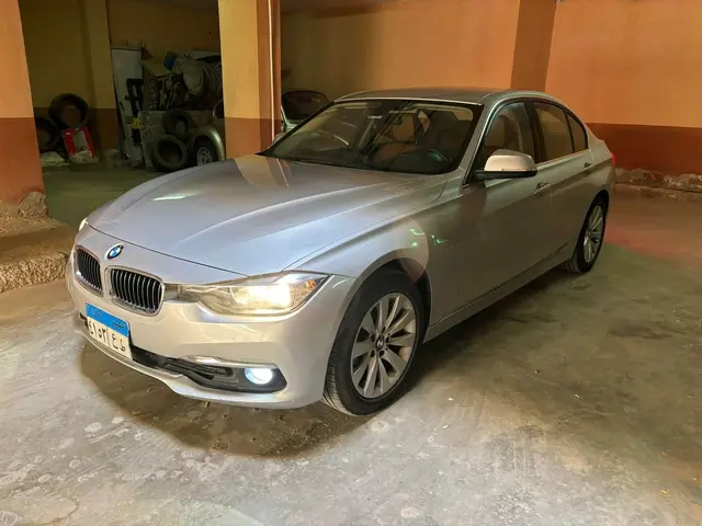 بي ام دبليو 318i 2016 Luxury