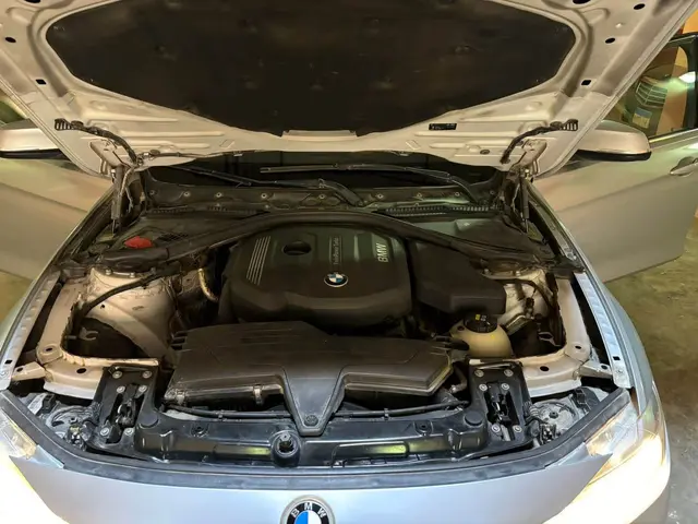 بي ام دبليو 318i 2016 Luxury