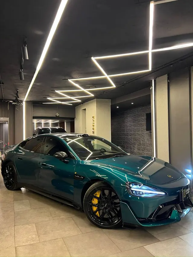 شاومي SU7 2025