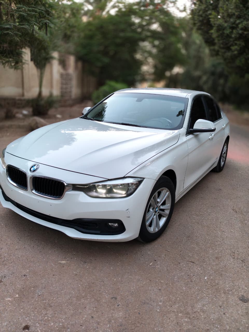 بي ام دبليو 318i 2017 Luxury