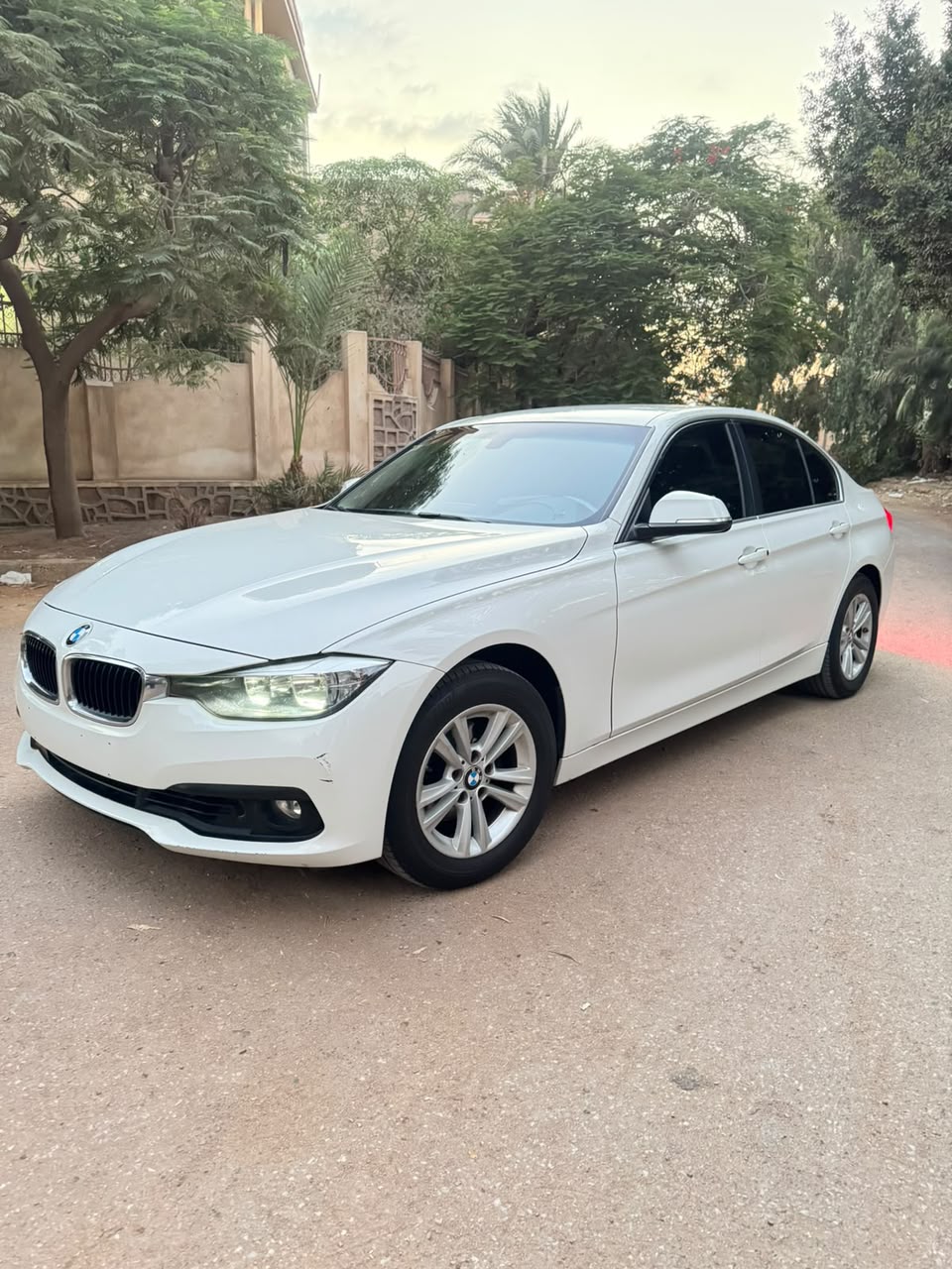 بي ام دبليو 318i 2017 Luxury